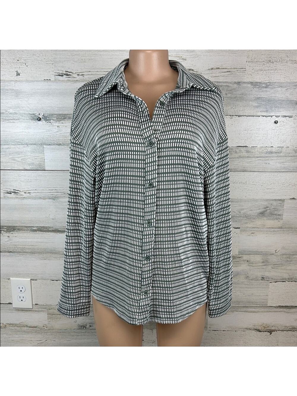 3rd + Malt Stretchy Button Up Green White Women’s Size Large Shirt Career Office